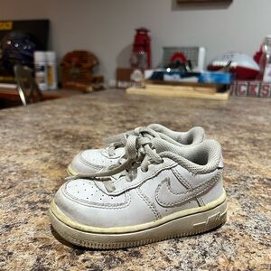 6C Nike Kids White Sneakers